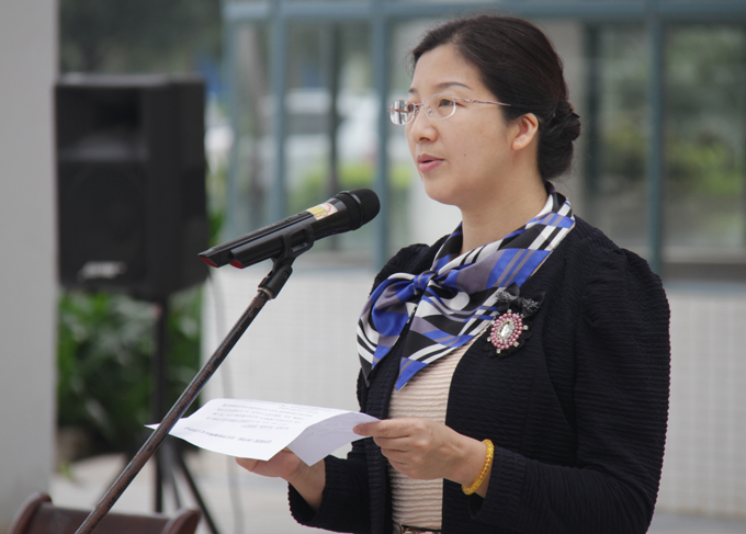 副市长朱蔚蔚在揭牌仪式上讲话