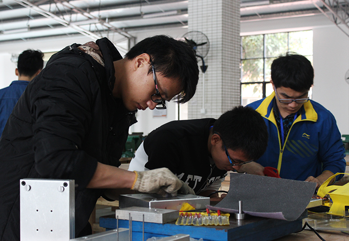 组装比赛进行时