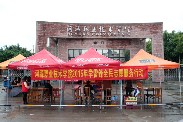 “一条街”志愿服务活动现场