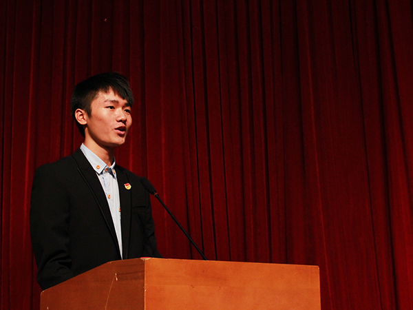 新团员代表发言