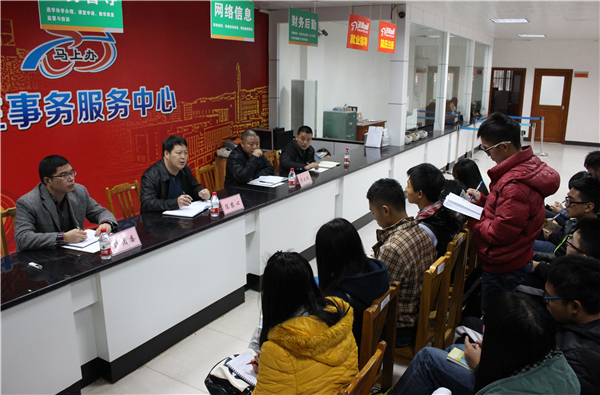 副校长陈农心为学生解答问题