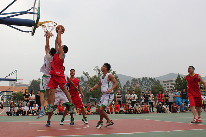 精彩的上篮瞬间