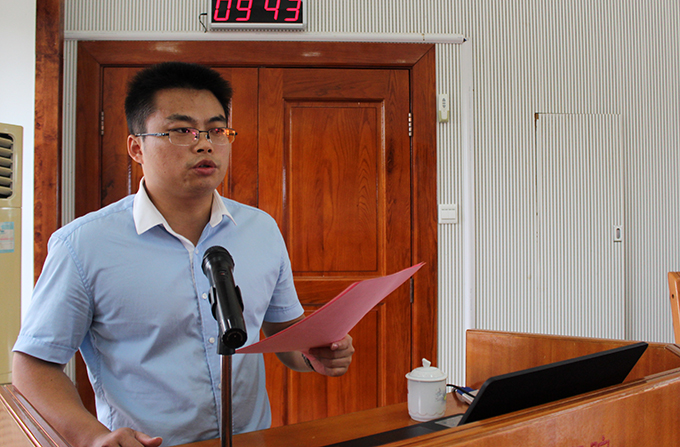 红研中心主任杨党校做中心工作报告