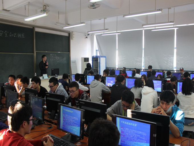 网络安全知识讲座现场