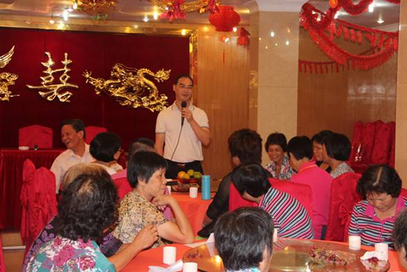 副校长、学校工会主席赖小景在慰问座谈会上讲话