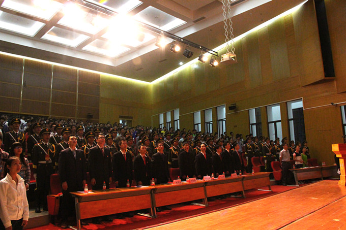 全体合唱《歌唱祖国》