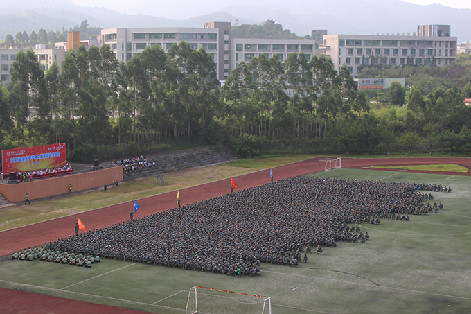 2015级新生开学典礼暨军训动员大会现场