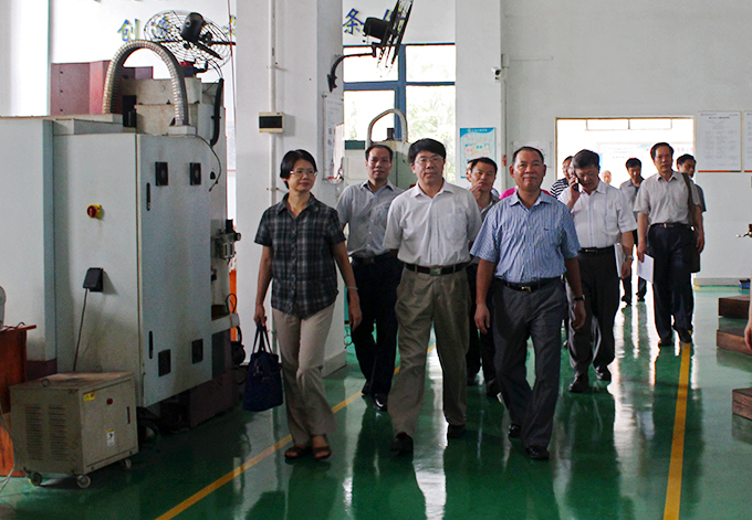 参观我校实训基地