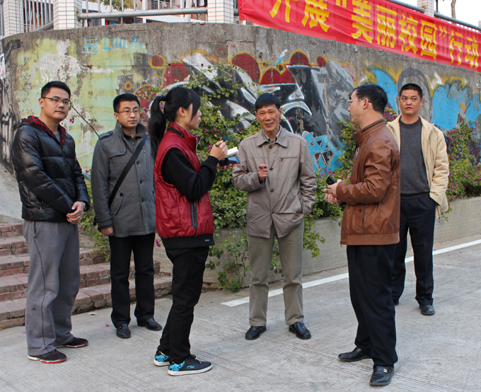 高书记一行接受我校小记者采访