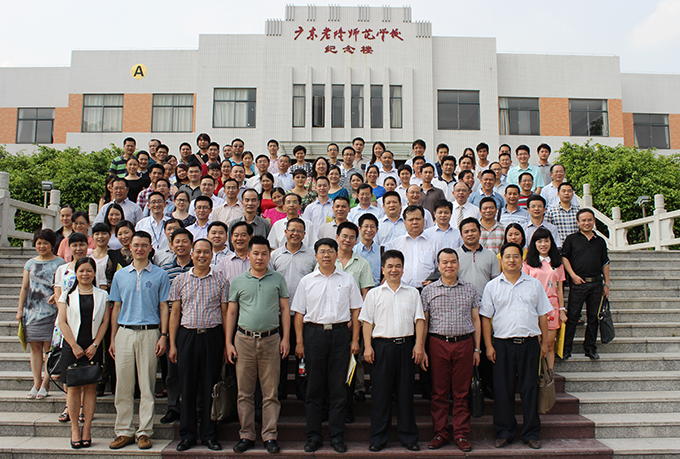 校企合作办学理事会代表合影