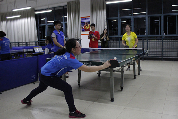 学生参赛选手激烈比拼