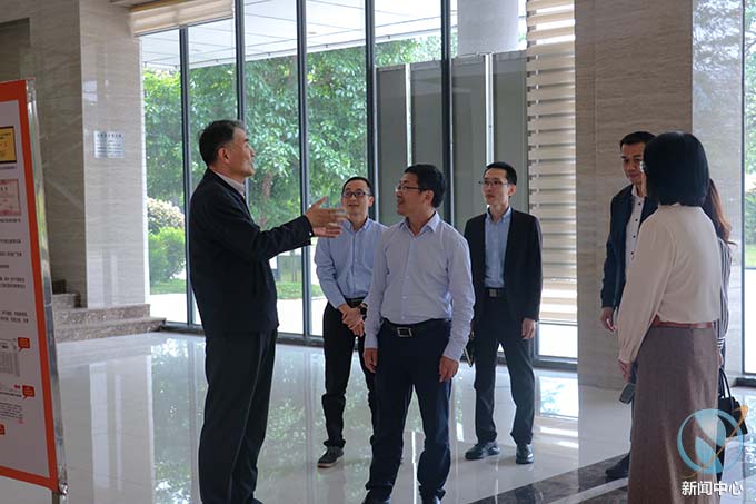 说明: D:\Backup\Documents\WeChat Files\wxid_538tascmzp7l22\FileStorage\File\2023-04\2023.04.10 汕尾职业技术学院校长一行来访交流 摄影:潘峰芝 刘绮欣\已处理\陈德清校长介绍.jpg