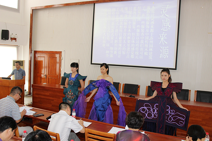 2014届校级优秀毕业论文公开答辩现场