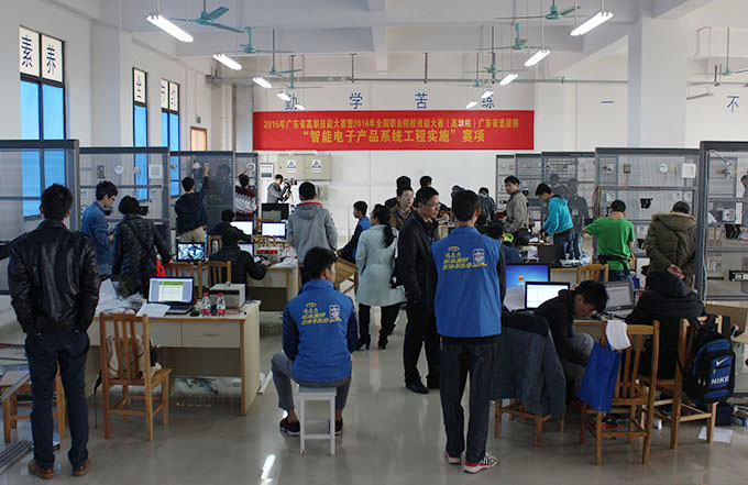 电子产品系统工程赛事现场