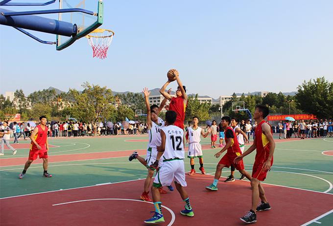 挥洒汗水的球员们